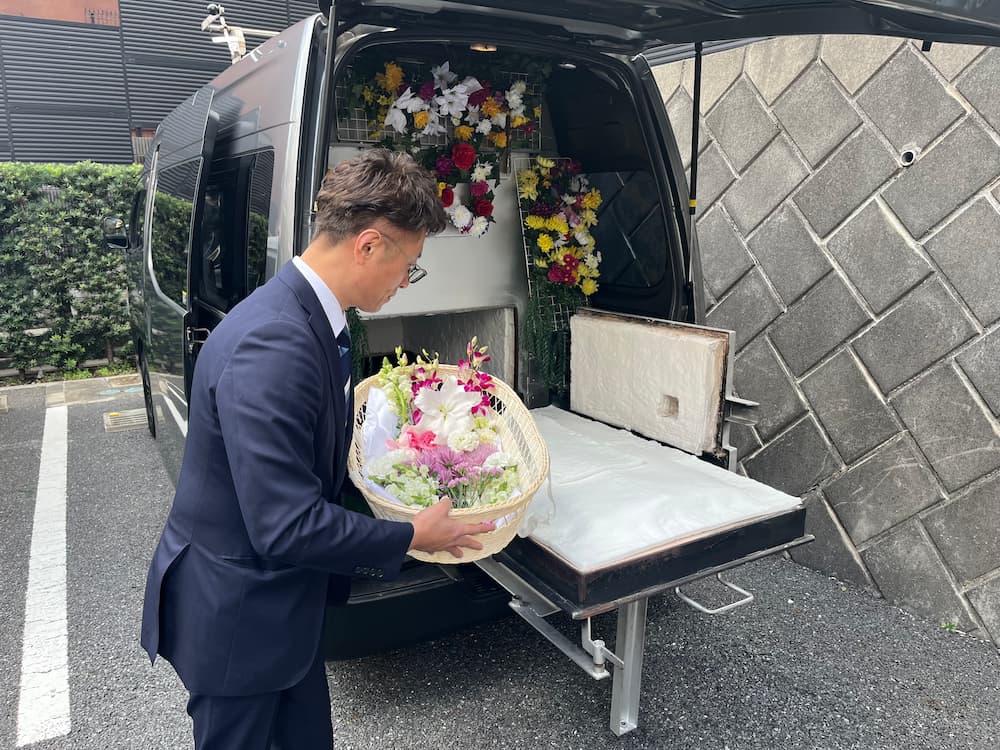 セレモニー後、ご家族にて火葬車前までご移動